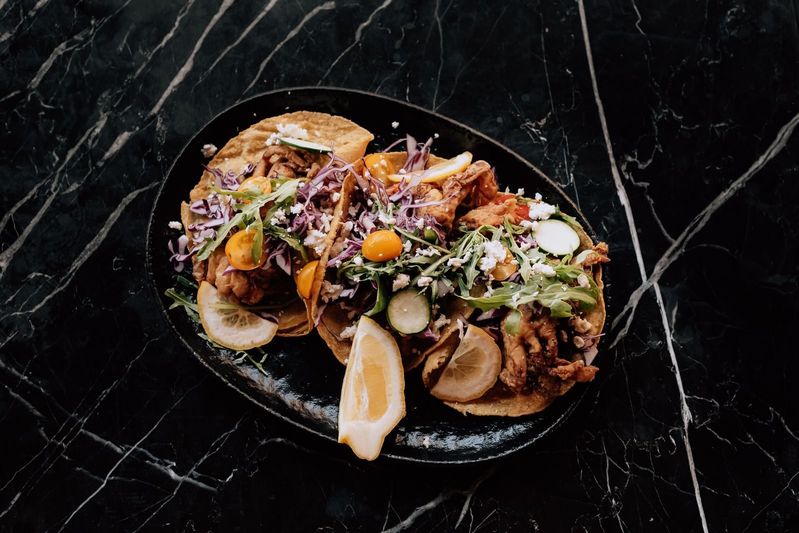 Tostadas de pescado fresco