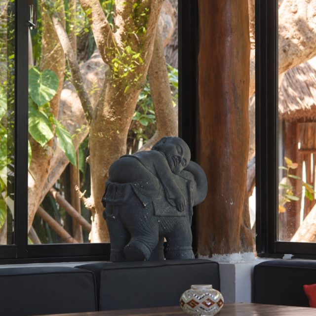 Arte, detalles y un espacio de tranquilidad para reiniciar tu vida.
Art, details, and a peaceful space to reset your life.

#Lotus #Hotel #IslaMujeres